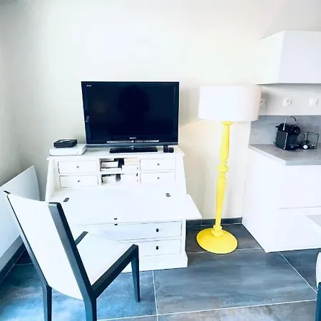 Apartment Centre, Grande Terrasse, Parking, Calme Voiron